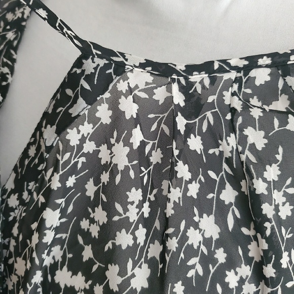 Old Navy Black/White Floral Print Sheer Blouse - Picture 4 of 5